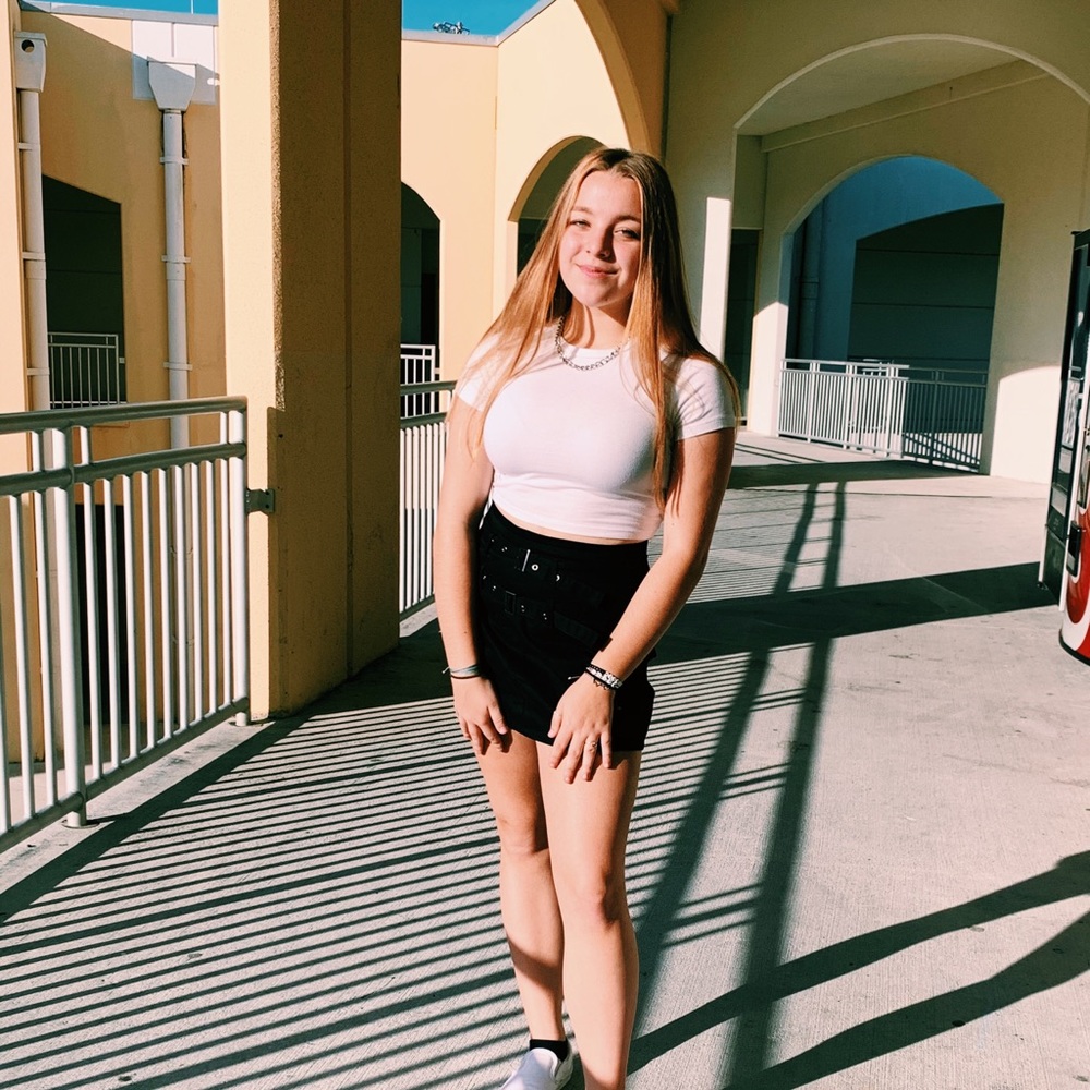 Meet your Posher, Elise